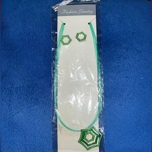 ♥️5/$20 NWT Fashion Jewelry Green Jewelry Set